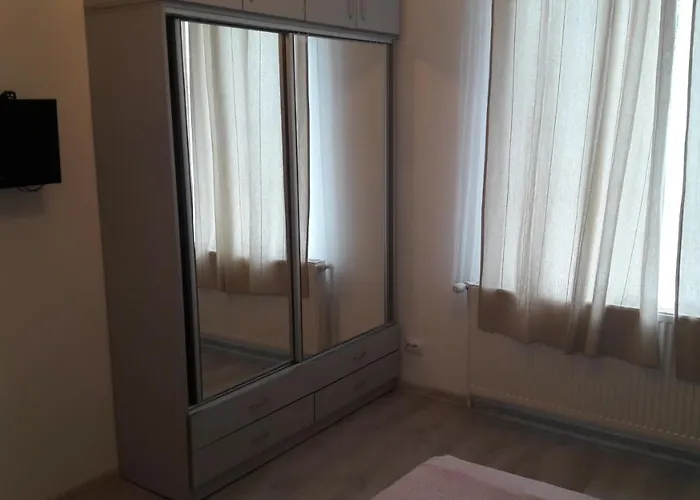 The Floor Piata Unirii Centru Vechi * Bukarest